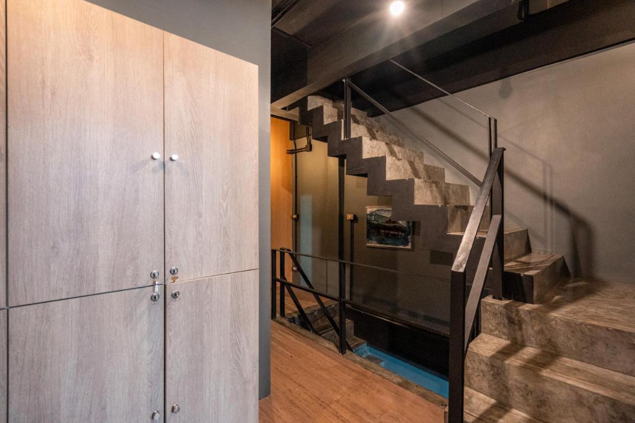 Black Panther Hostel Пхукет Экстерьер фото